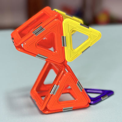 Magnetic tile assembly con forme versatili per animali e piante triste cane piccolo